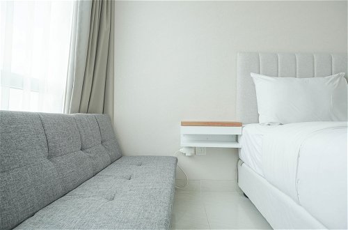 Photo 2 - Warm And Comfort Studio Room At Green Sedayu Apartment
