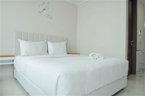 Photo 3 - Warm And Comfort Studio Room At Green Sedayu Apartment