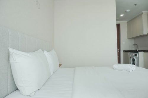 Photo 4 - Warm And Comfort Studio Room At Green Sedayu Apartment