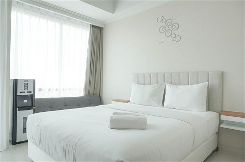 Photo 5 - Warm And Comfort Studio Room At Green Sedayu Apartment