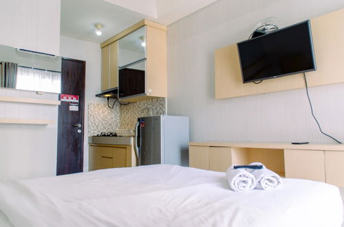 Photo 14 - Nice and Comfy Studio Room at Serpong Greenview Apartment
