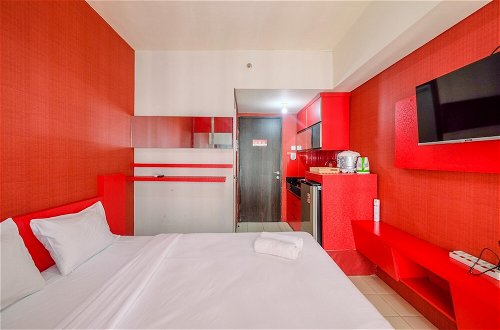 Photo 11 - Best Deal Studio Room at Serpong Greenview Apartment