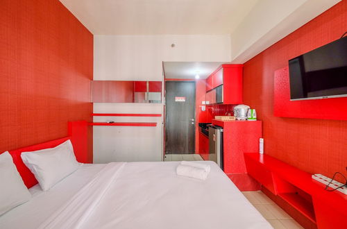 Foto 11 - Best Deal Studio Room at Serpong Greenview Apartment