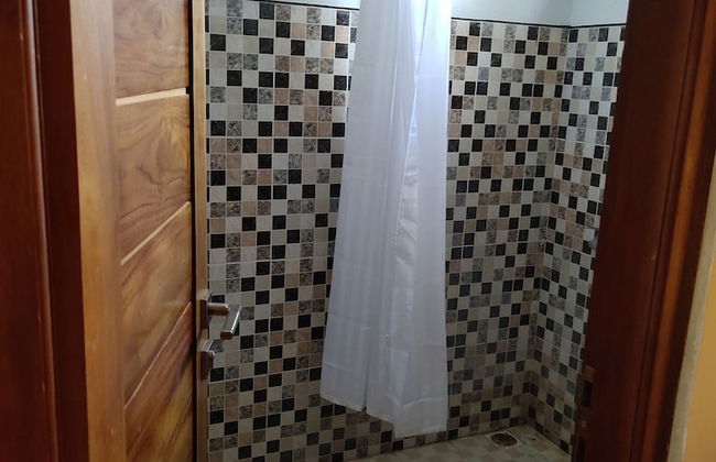 Martin's Guest House - Photo 9