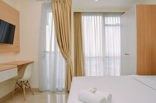 Photo 16 - Great Deal And Comfy Studio At Menteng Park Apartment