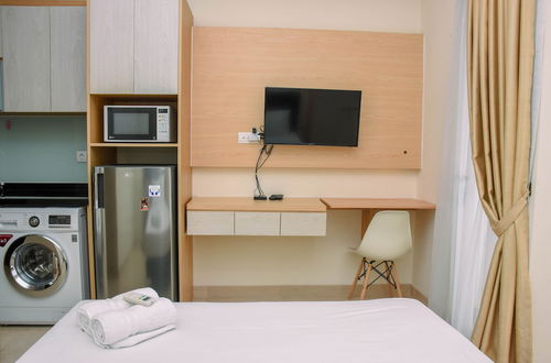 Photo 15 - Great Deal And Comfy Studio At Menteng Park Apartment