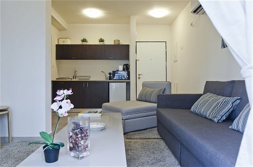 Photo 9 - TLV Suites By The Sea - 2 Rooms