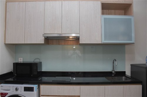 Photo 4 - Fully Furnished With Comfortable Design Studio At Menteng Park Apartment