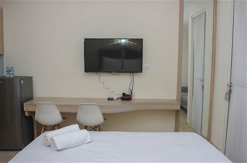 Photo 17 - Fully Furnished With Comfortable Design Studio At Menteng Park Apartment