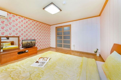 Foto 46 - Yeongdeok Gaemitongkku Pension