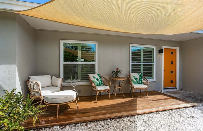 Lilac Mid-century Pool Home - Foto 14