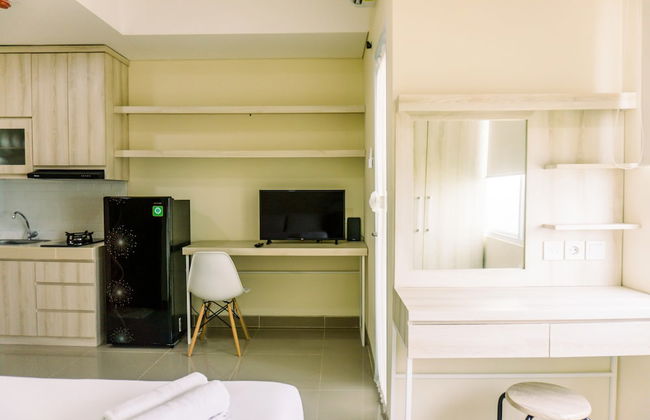 Strategic Studio Apartment At B Residence Near Campus - Foto 13
