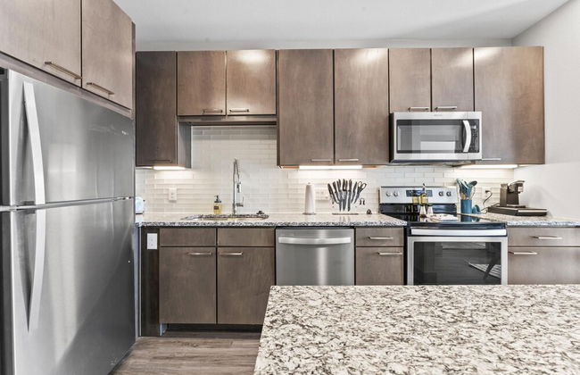 Comfy 1BR King Suite Close to Downtown w Fast Wifi - Foto 2