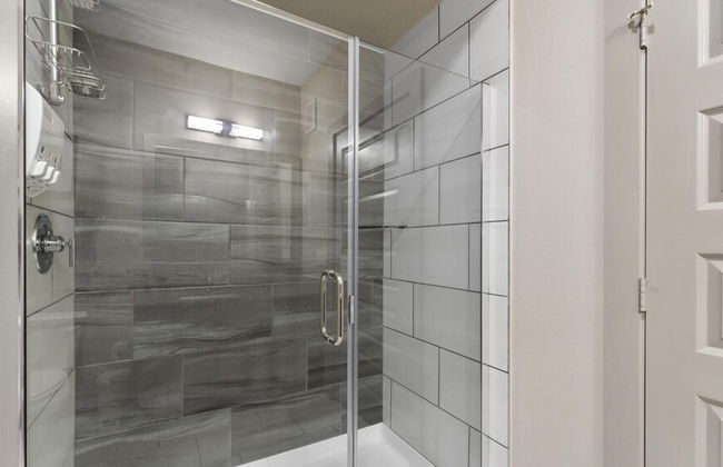 Luxe 1BR King Suite Close to Downtown w Fast Wifi - Foto 2