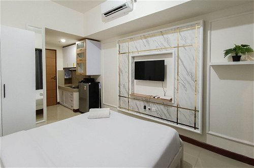 Photo 8 - White And Cozy Studio At Vida View Makassar Apartment