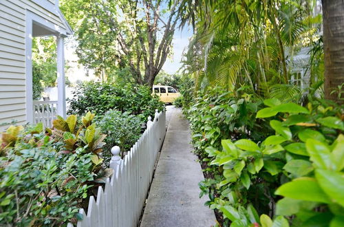 Photo 22 - Artist Garden by Avantstay Great Location w/ Balcony, Outdoor Dining, Shared Pool & Bbq! Week Long Stays