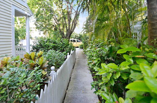 Photo 28 - Artist Garden by Avantstay Great Location w/ Balcony, Outdoor Dining, Shared Pool & Bbq! Week Long Stays