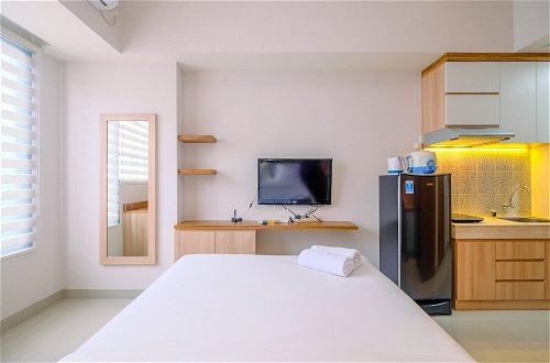 Foto 2 - Cozy Living Studio At Evenciio Apartment Margonda Near Ui