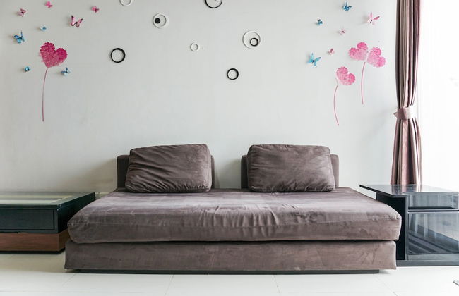 Elegant 2BR Apartment with Working Room The Lavande Residences - Foto 7