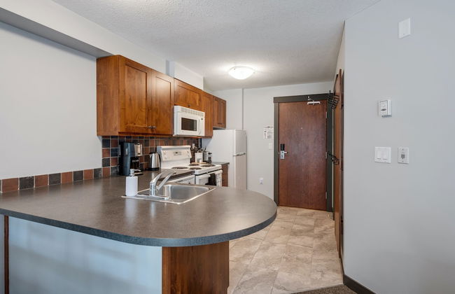 SPACIOUS Studio | Ski In/Out | Pool & Hot Tubs | in the Heart of PANORAMA RESORT - Foto 3