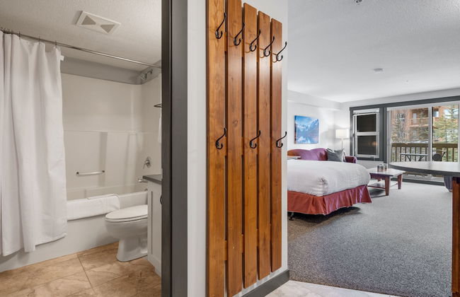 SPACIOUS Studio | Ski In/Out | Pool & Hot Tubs | in the Heart of PANORAMA RESORT - Foto 6