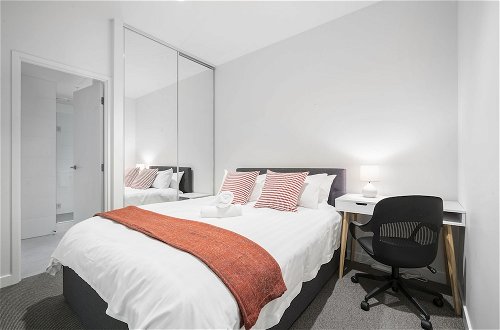 Photo 3 - EDWARD, 3BDR Melbourne Apartment