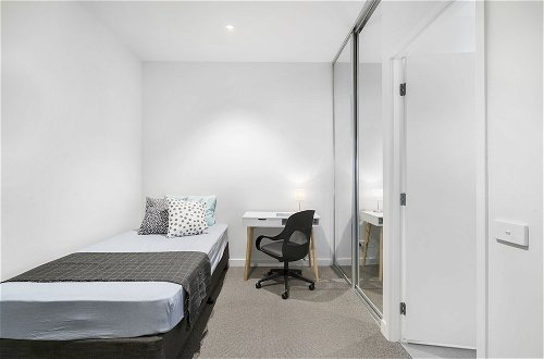 Photo 2 - EDWARD, 3BDR Melbourne Apartment