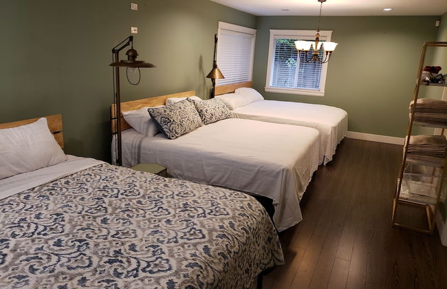 LUXE Retreat at 8050 Kaymar Dr. - Foto 12
