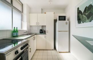 Photo 3 - Bright And Sunny Studio Apartment