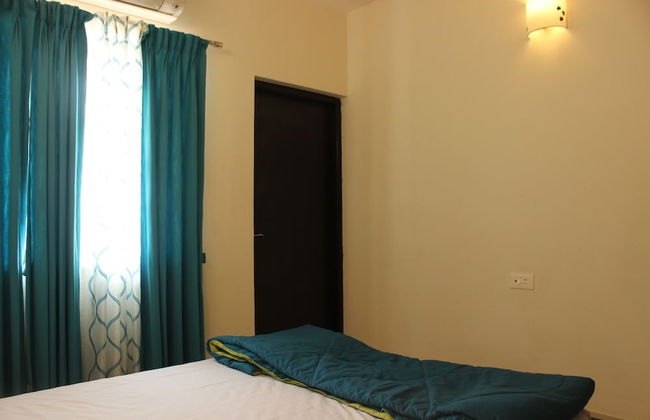 OYO 9364 Home Modern 2 BHK Pool View Candolim - Foto 2
