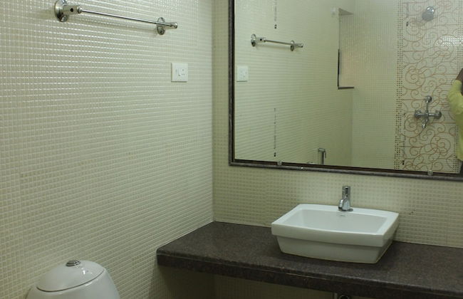 OYO 9364 Home Modern 2 BHK Pool View Candolim - Foto 14
