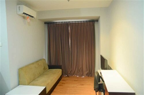 Photo 12 - Cozy 2BR Cosmo Residence Apartment near Thamrin City Mall