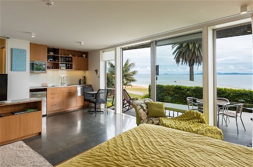 Foto 5 - Golden Sand Beachfront Accommodation