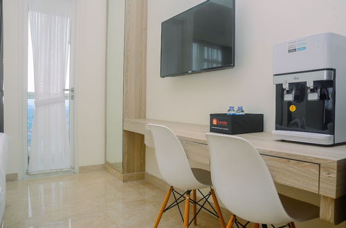 Foto 10 - Elegant and Stylish Studio Menteng Park Apartment