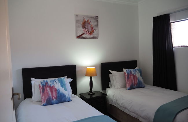 African Eagle Apartments - Photo 4