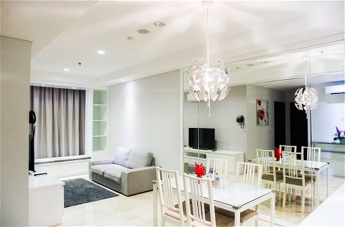 Foto 22 - Minimalist New Furnish 2BR L'avenue Apartment near Tebet