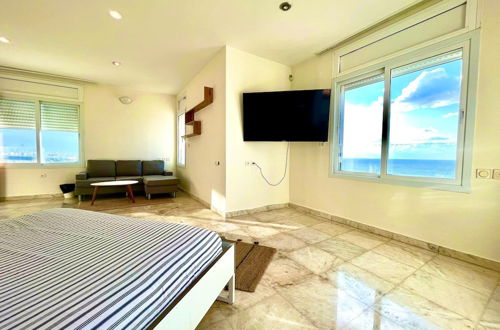 Photo 4 - Luxurious Sea View 3BR Pool Spa and Gym