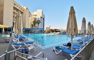 Photo 2 - Luxurious Sea View 3BR Pool Spa and Gym