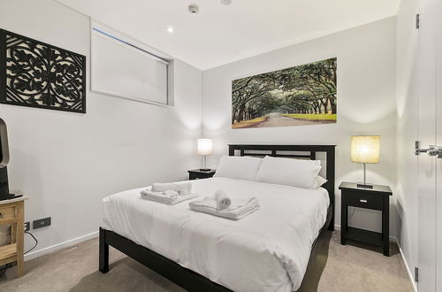 Photo 3 - Chic 2BR Pool & Gym - Steps to Ponsonby