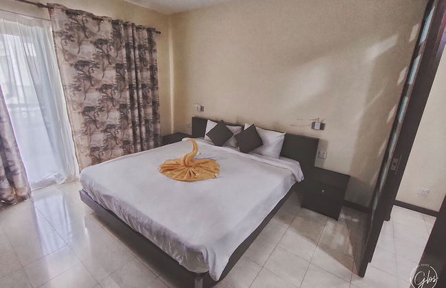 Grand Bay Suites - Photo 5