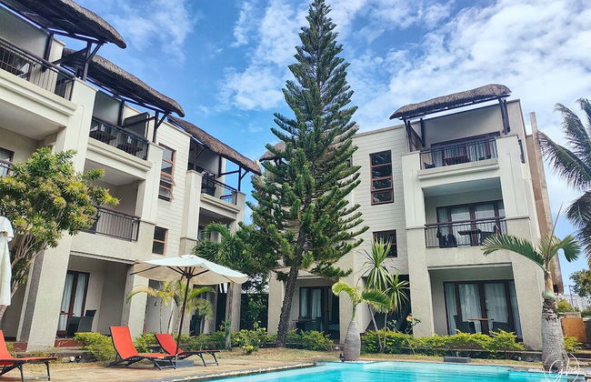 Grand Bay Suites - Photo 1