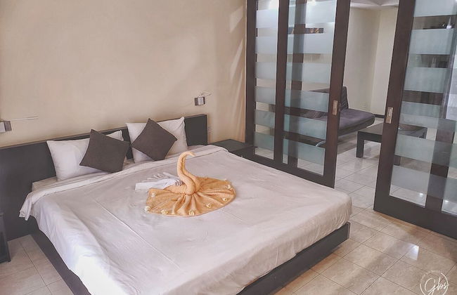 Grand Bay Suites - Photo 8