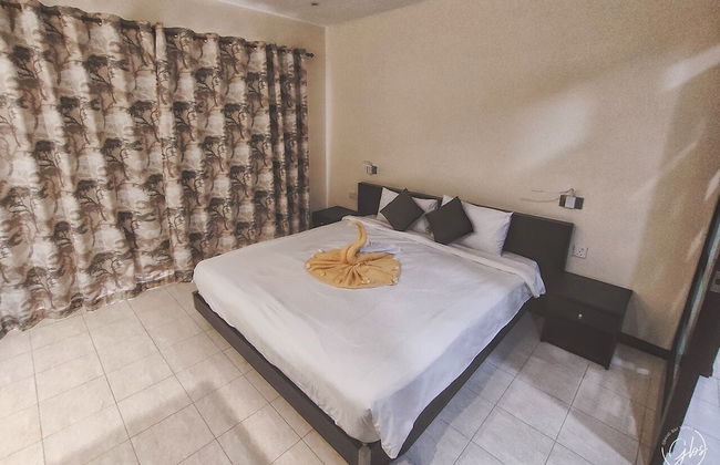 Grand Bay Suites - Photo 4