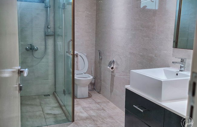 Grand Bay Suites - Photo 13
