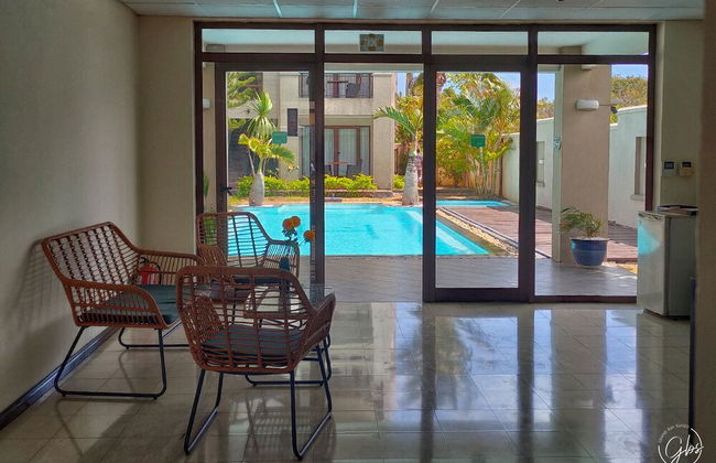 Grand Bay Suites - Photo 2