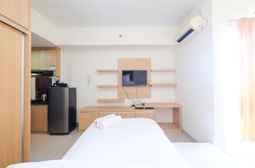 Photo 3 - Cozy Minimalist Studio @ Taman Melati Margonda Apartment By Travelio