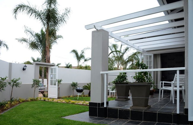 Touch of Class Villas - Photo 44