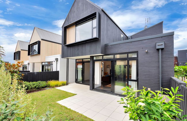 Wonderful Hobsonville Three Bedroom Home - Photo 26