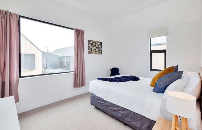Wonderful Hobsonville Three Bedroom Home - Photo 7