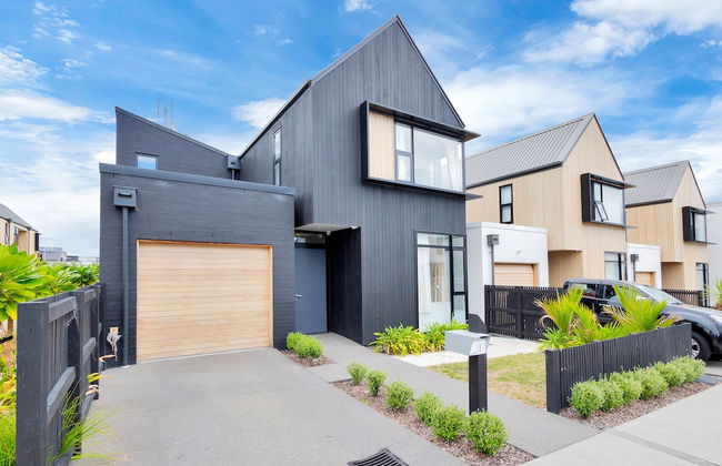Wonderful Hobsonville Three Bedroom Home - Photo 24